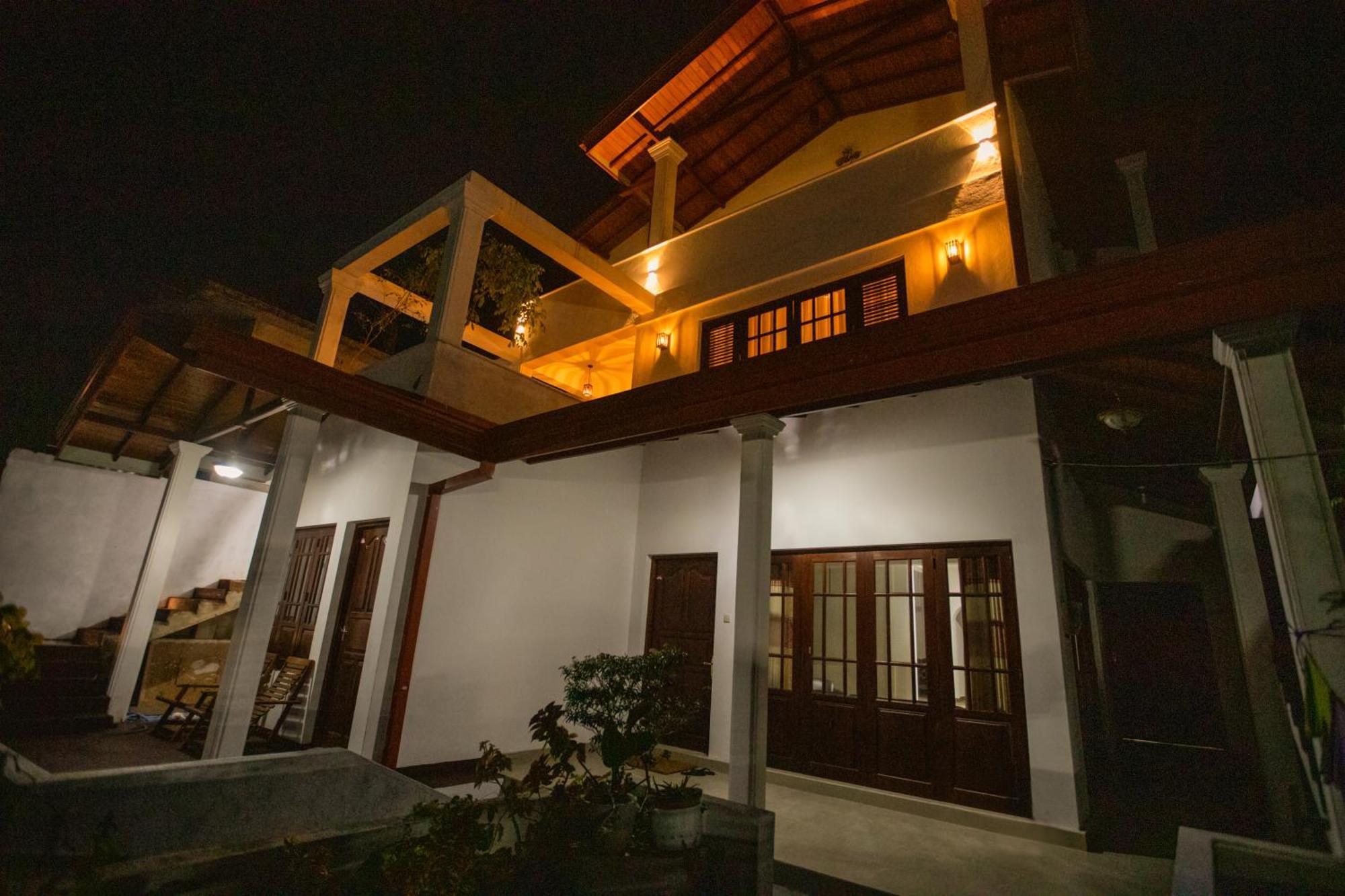 Golden Shower Inn キャンディー エクステリア 写真