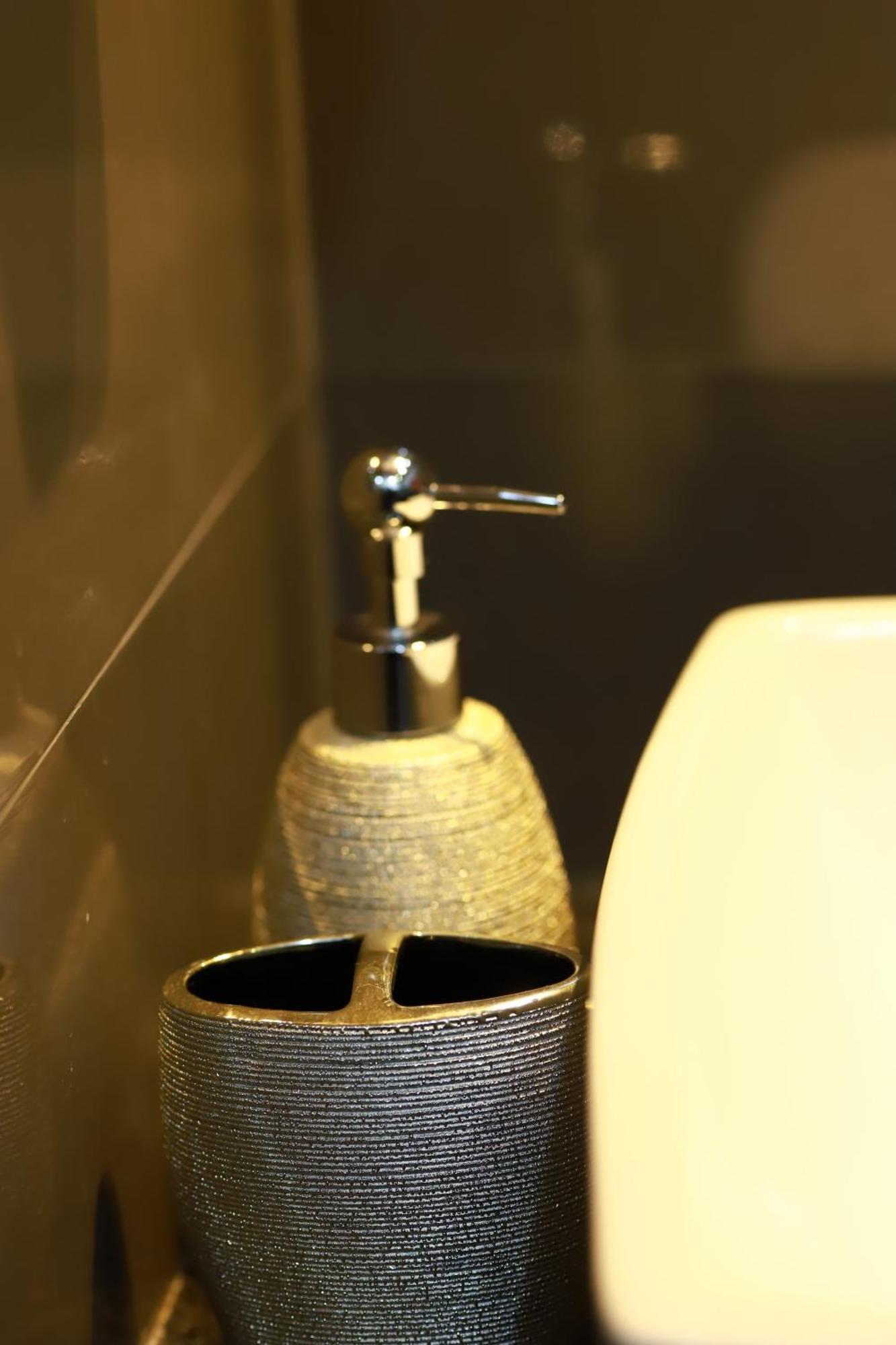 Golden Shower Inn キャンディー エクステリア 写真